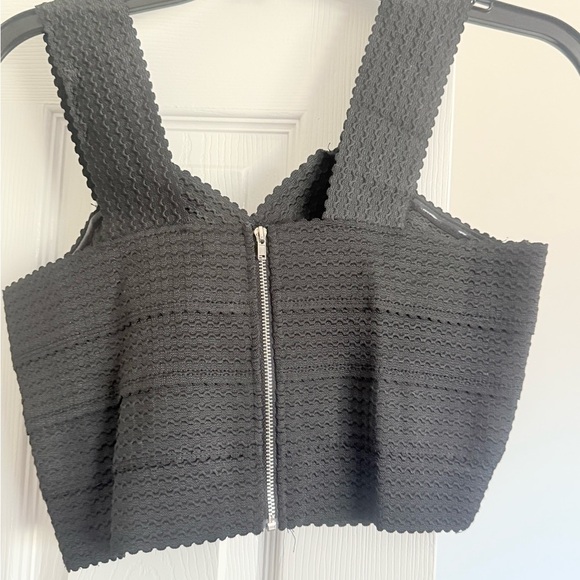 Elegant Black Textured Women's Top - Picture 3 of 6